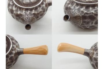 純銀　服部製　茶器揃　在銘作家物　合計972g　槌目模様が魅力的な重厚感のある茶器揃(銀瓶、湯瓶、煎茶道具、服部時計店、シルバー、茶道具、湯沸かし、急須、茶托、和食器、共箱付き、説明書付き)(R-078648)