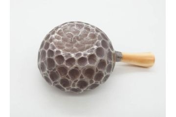 純銀　服部製　茶器揃　在銘作家物　合計972g　槌目模様が魅力的な重厚感のある茶器揃(銀瓶、湯瓶、煎茶道具、服部時計店、シルバー、茶道具、湯沸かし、急須、茶托、和食器、共箱付き、説明書付き)(R-078648)