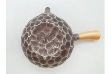 純銀　服部製　茶器揃　在銘作家物　合計972g　槌目模様が魅力的な重厚感のある茶器揃(銀瓶、湯瓶、煎茶道具、服部時計店、シルバー、茶道具、湯沸かし、急須、茶托、和食器、共箱付き、説明書付き)(R-078648)
