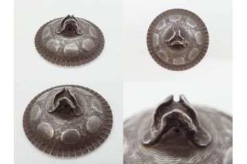 純銀　服部製　茶器揃　在銘作家物　合計972g　槌目模様が魅力的な重厚感のある茶器揃(銀瓶、湯瓶、煎茶道具、服部時計店、シルバー、茶道具、湯沸かし、急須、茶托、和食器、共箱付き、説明書付き)(R-078648)