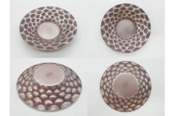 純銀　服部製　茶器揃　在銘作家物　合計972g　槌目模様が魅力的な重厚感のある茶器揃(銀瓶、湯瓶、煎茶道具、服部時計店、シルバー、茶道具、湯沸かし、急須、茶托、和食器、共箱付き、説明書付き)(R-078648)