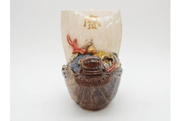 伊東陶山　高さ約20cm　細部まで丁寧に作られた宝舟(商売繁盛、宝船、縁起物、帆船、七福神、八仙、置物、オブジェ、共箱付き)(R-078649)