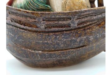 伊東陶山　高さ約20cm　細部まで丁寧に作られた宝舟(商売繁盛、宝船、縁起物、帆船、七福神、八仙、置物、オブジェ、共箱付き)(R-078649)