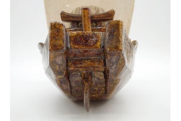 伊東陶山　高さ約20cm　細部まで丁寧に作られた宝舟(商売繁盛、宝船、縁起物、帆船、七福神、八仙、置物、オブジェ、共箱付き)(R-078649)