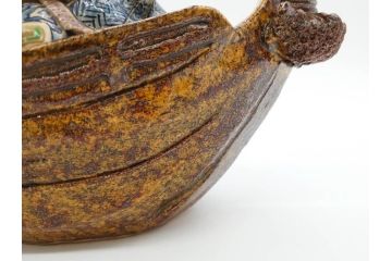 伊東陶山　高さ約20cm　細部まで丁寧に作られた宝舟(商売繁盛、宝船、縁起物、帆船、七福神、八仙、置物、オブジェ、共箱付き)(R-078649)