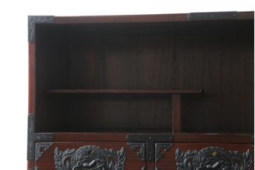 和製ビンテージ　美品!!　欅産業社にて仙台箪笥にリメイク済み　落ち着いた色味と美しい金具が目を惹く漆塗りの三段重ね衣装箪笥(着物箪笥、整理箪笥、観音箪笥、重ね箪笥、引き出し、ヴィンテージ)(R-078652)