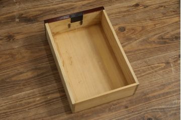 和製ビンテージ　美品!!　欅産業社にて仙台箪笥にリメイク済み　落ち着いた色味と美しい金具が目を惹く漆塗りの衣装箪笥ローボード(サイドボード、リビングボード、テレビ台、テレビボード、収納棚、戸棚、収納箪笥、引き出し、ヴィンテージ)(R-078653)