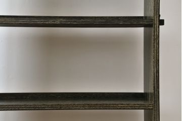 和製アンティーク　深く味のある木の風合いが魅力的な楔(クサビ)式本棚(ブックシェルフ、オープンシェルフ、飾り棚)(R-078657)