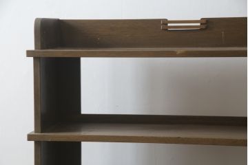 和製アンティーク　シックな佇まいが魅力的なレトロデザインの本棚(ブックシェルフ、オープンシェルフ、飾り棚)(R-078658)
