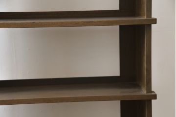 和製アンティーク　シックな佇まいが魅力的なレトロデザインの本棚(ブックシェルフ、オープンシェルフ、飾り棚)(R-078658)