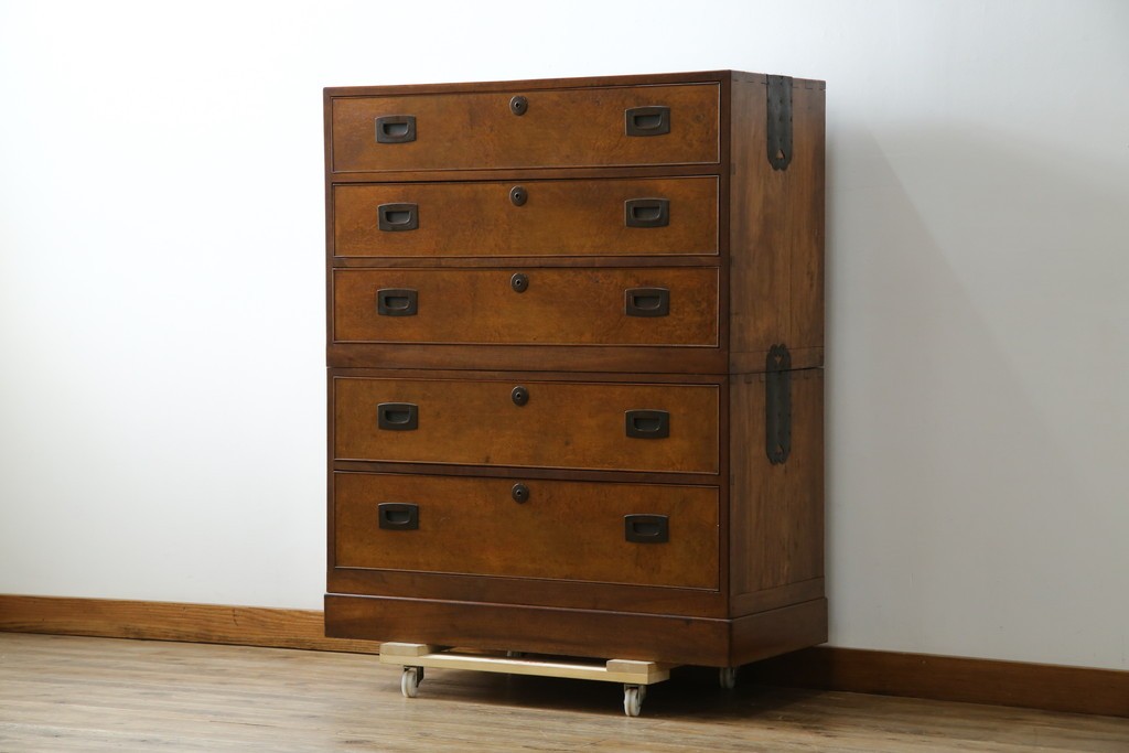 和製アンティーク　高級品!!　総楠(クス)材　前面バーズアイ　銅金具　落ち着きのある佇まいが魅力的な二段重ね時代箪笥　(R-078659)