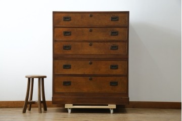 和製アンティーク　高級品!!　総楠(クス)材　前面バーズアイ　銅金具　落ち着きのある佇まいが魅力的な二段重ね時代箪笥　(R-078659)