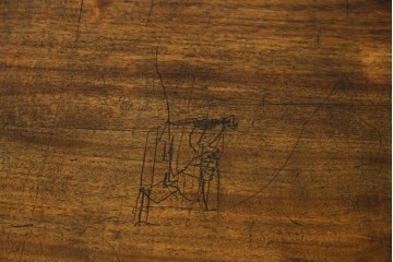 和製アンティーク　高級品!!　総楠(クス)材　前面バーズアイ　銅金具　落ち着きのある佇まいが魅力的な二段重ね時代箪笥　(R-078659)