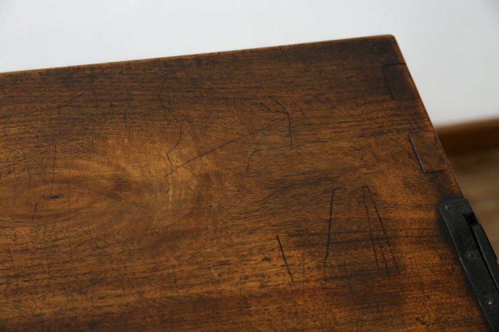 和製アンティーク　高級品!!　総楠(クス)材　前面バーズアイ　銅金具　落ち着きのある佇まいが魅力的な二段重ね時代箪笥　(R-078659)