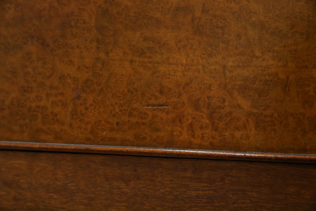 和製アンティーク　高級品!!　総楠(クス)材　前面バーズアイ　銅金具　落ち着きのある佇まいが魅力的な二段重ね時代箪笥　(R-078659)