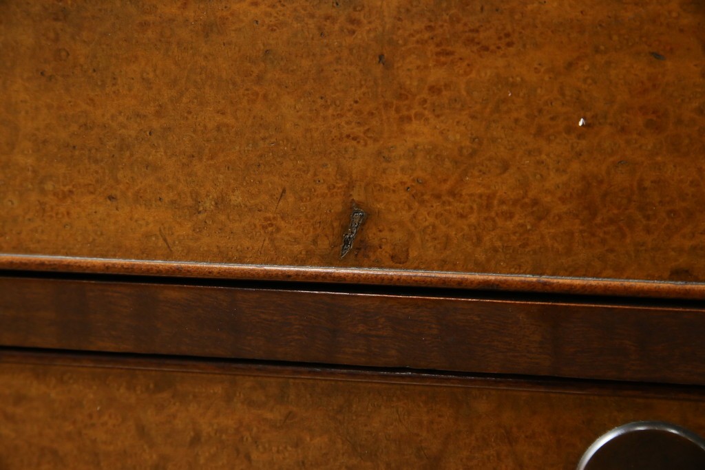 和製アンティーク　高級品!!　総楠(クス)材　前面バーズアイ　銅金具　落ち着きのある佇まいが魅力的な二段重ね時代箪笥　(R-078659)