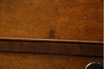 和製アンティーク　高級品!!　総楠(クス)材　前面バーズアイ　銅金具　落ち着きのある佇まいが魅力的な二段重ね時代箪笥　(R-078659)