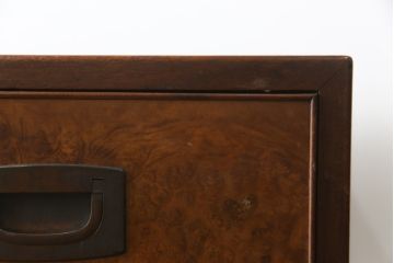和製アンティーク　高級品!!　総楠(クス)材　前面バーズアイ　銅金具　落ち着きのある佇まいが魅力的な二段重ね時代箪笥(重ね箪笥、和タンス、衣装たんす、整理箪笥、収納たんす、引き出し)(R-078659)