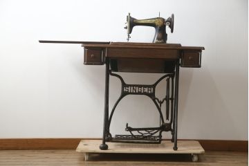 ジャンク品　SINGER(シンガー)社　お洒落なアンティークの空間を演出するミシンテーブル(シンガーミシン、ミシン台、ディスプレイ、工業用ミシン、店舗什器)(R-078663)