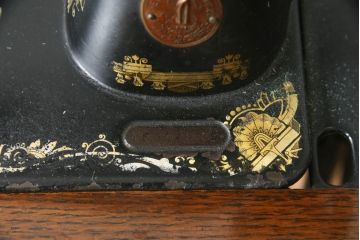 ジャンク品　SINGER(シンガー)社　お洒落なアンティークの空間を演出するミシンテーブル(シンガーミシン、ミシン台、ディスプレイ、工業用ミシン、店舗什器)(R-078663)
