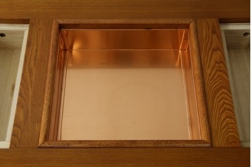 中古　美品　伝統木芸士　石橋武士作　欅(ケヤキ)材　重厚感のある大型サイズの囲炉裏テーブル　(R-078664)