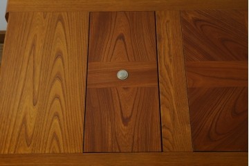 中古　美品　伝統木芸士　石橋武士作　欅(ケヤキ)材　重厚感のある大型サイズの囲炉裏テーブル　(R-078664)