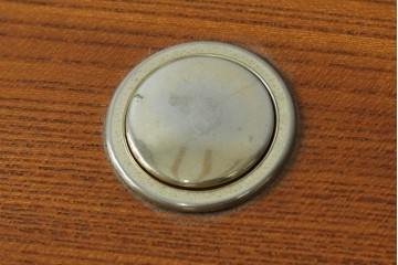 中古　美品　伝統木芸士　石橋武士作　欅(ケヤキ)材　重厚感のある大型サイズの囲炉裏テーブル　(R-078664)