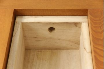 中古　美品　欅(ケヤキ)材　伝統木芸士　石橋武士作　重厚感のある佇まいと美しい木目が魅力的な大型サイズの囲炉裏テーブル(長火鉢、木製火鉢、ダイニングテーブル、食卓、4人掛け、6人掛け)(R-078664)