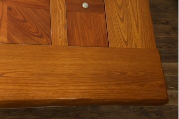 中古　美品　欅(ケヤキ)材　伝統木芸士　石橋武士作　重厚感のある佇まいと美しい木目が魅力的な大型サイズの囲炉裏テーブル(長火鉢、木製火鉢、ダイニングテーブル、食卓、4人掛け、6人掛け)(R-078664)