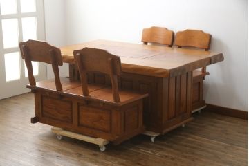 中古　美品　欅(ケヤキ)材　伝統木芸士　石橋武士作　重厚感のある佇まいと美しい木目が魅力的な大型サイズの囲炉裏テーブル(長火鉢、木製火鉢、ダイニングテーブル、食卓、4人掛け、6人掛け)(R-078664)