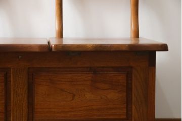 中古　美品　伝統木芸士　石橋武士作　欅(ケヤキ)材　上質な和の空間づくりに活躍する2人掛けベンチ(板座チェア、椅子、イス)(定価約16万5千円)(R-078665)