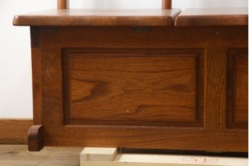 中古　美品　伝統木芸士　石橋武士作　欅(ケヤキ)材　上質な和の空間づくりに活躍する2人掛けベンチ(板座チェア、椅子、イス)(定価約16万5千円)(R-078665)