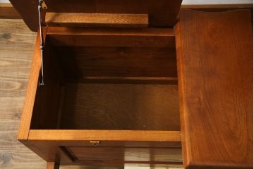 中古　美品　伝統木芸士　石橋武士作　欅(ケヤキ)材　上質な和の空間づくりに活躍する2人掛けベンチ(板座チェア、椅子、イス)(定価約16万5千円)(R-078665)