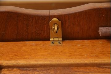 中古　美品　伝統木芸士　石橋武士作　欅(ケヤキ)材　上質な和の空間づくりに活躍する2人掛けベンチ(板座チェア、椅子、イス)(定価約16万5千円)(R-078665)