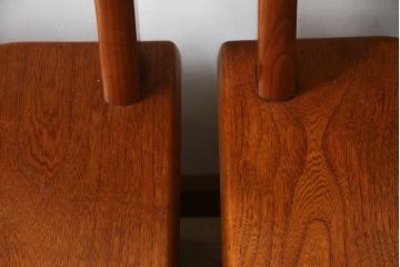 中古　伝統木芸士　石橋武士作　欅(ケヤキ)材　上質な和の空間づくりに活躍する1人掛けベンチ2脚セット(板座チェア、椅子、イス、バラ売り可能)(定価2脚で約15万6千円)(R-078666)