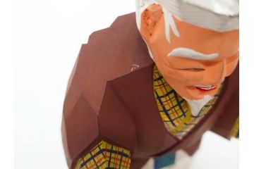大正　春日有職　奈良人形師 染川宗進　一刀彫　尉(おじいさん)高さ約23cm/姥(おばあさん)高さ約21cm　繊細に絵付けされた高砂人形2体セット(縁起物、夫婦円満、長寿、共箱付き)(R-078686)　
