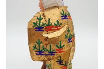 大正　春日有職　奈良人形師 染川宗進　一刀彫　尉(おじいさん)高さ約23cm/姥(おばあさん)高さ約21cm　繊細に絵付けされた高砂人形2体セット(縁起物、夫婦円満、長寿、共箱付き)(R-078686)　