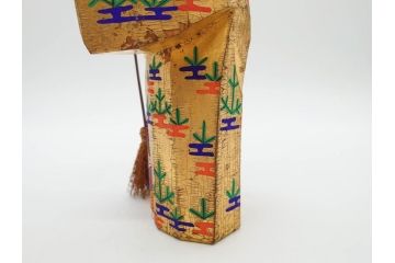 大正　春日有職　奈良人形師 染川宗進　一刀彫　尉(おじいさん)高さ約23cm/姥(おばあさん)高さ約21cm　繊細に絵付けされた高砂人形2体セット(縁起物、夫婦円満、長寿、共箱付き)(R-078686)　