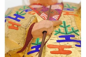 大正　春日有職　奈良人形師 染川宗進　一刀彫　尉(おじいさん)高さ約23cm/姥(おばあさん)高さ約21cm　繊細に絵付けされた高砂人形2体セット(縁起物、夫婦円満、長寿、共箱付き)(R-078686)　