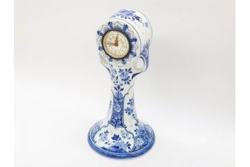 ジャンク品　ビンテージ　オランダ　DELFT(デルフト)　ブルーハンドペイント　細かな染付に匠の技が光る置時計(風車、花、フラワー、草花、風景、ヴィンテージ、陶器)(R-078694)
