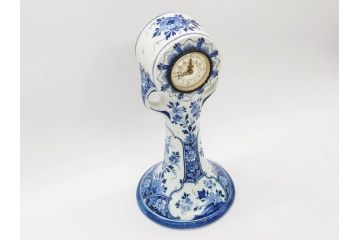 ジャンク品　ビンテージ　オランダ　DELFT(デルフト)　ブルーハンドペイント　細かな染付に匠の技が光る置時計(風車、花、フラワー、草花、風景、ヴィンテージ、陶器)(R-078694)