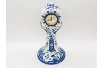 ジャンク品　ビンテージ　オランダ　DELFT(デルフト)　ブルーハンドペイント　細かな染付に匠の技が光る置時計(風車、花、フラワー、草花、風景、ヴィンテージ、陶器)(R-078694)