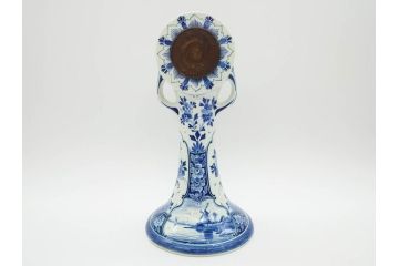 ジャンク品　ビンテージ　オランダ　DELFT(デルフト)　ブルーハンドペイント　細かな染付に匠の技が光る置時計(風車、花、フラワー、草花、風景、ヴィンテージ、陶器)(R-078694)