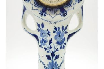 ジャンク品　ビンテージ　オランダ　DELFT(デルフト)　ブルーハンドペイント　細かな染付に匠の技が光る置時計(風車、花、フラワー、草花、風景、ヴィンテージ、陶器)(R-078694)