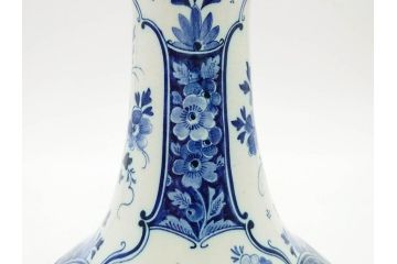 ジャンク品　ビンテージ　オランダ　DELFT(デルフト)　ブルーハンドペイント　細かな染付に匠の技が光る置時計(風車、花、フラワー、草花、風景、ヴィンテージ、陶器)(R-078694)