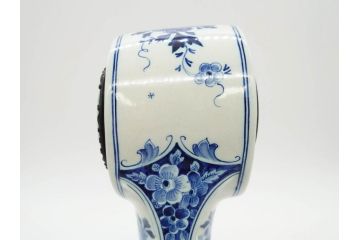 ジャンク品　ビンテージ　オランダ　DELFT(デルフト)　ブルーハンドペイント　細かな染付に匠の技が光る置時計(風車、花、フラワー、草花、風景、ヴィンテージ、陶器)(R-078694)