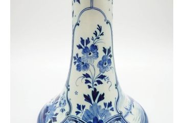 ジャンク品　ビンテージ　オランダ　DELFT(デルフト)　ブルーハンドペイント　細かな染付に匠の技が光る置時計(風車、花、フラワー、草花、風景、ヴィンテージ、陶器)(R-078694)