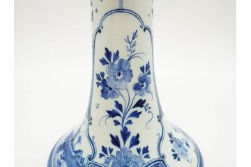 ジャンク品　ビンテージ　オランダ　DELFT(デルフト)　ブルーハンドペイント　細かな染付に匠の技が光る置時計(風車、花、フラワー、草花、風景、ヴィンテージ、陶器)(R-078694)