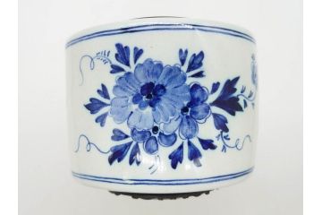 ジャンク品　ビンテージ　オランダ　DELFT(デルフト)　ブルーハンドペイント　細かな染付に匠の技が光る置時計(風車、花、フラワー、草花、風景、ヴィンテージ、陶器)(R-078694)