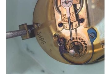 ジャンク品　ビンテージ　オランダ　DELFT(デルフト)　ブルーハンドペイント　細かな染付に匠の技が光る置時計(風車、花、フラワー、草花、風景、ヴィンテージ、陶器)(R-078694)